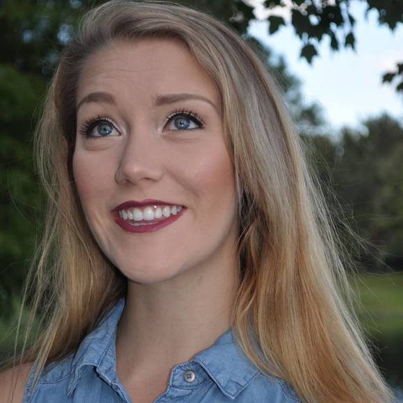 Meet your Posher, Carli - Picture 5 of 5